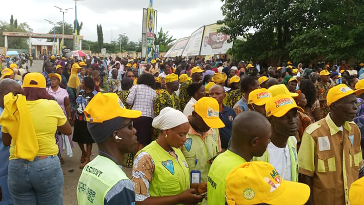 PHOTOS: Hundreds Of Workers Take Over Osun Secretariat To Celebrate Adeleke