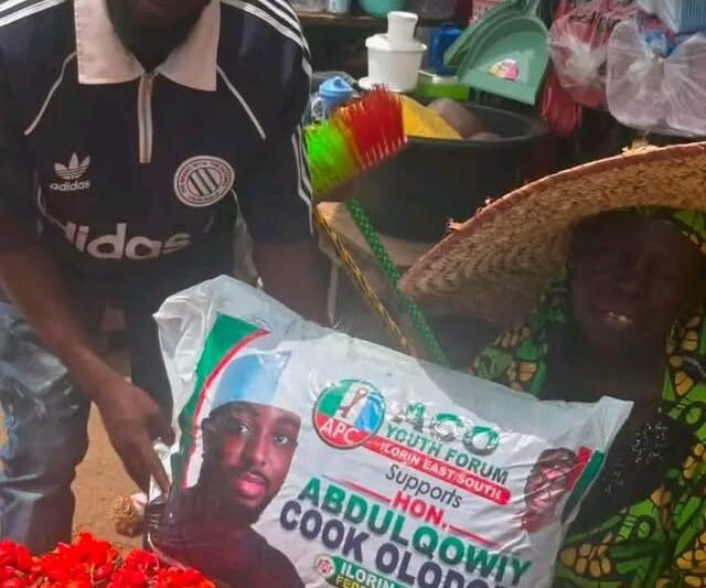 2027: Kwara APC Candidate Takes Campaign to Market, Shares Pillows as ‘Support’ for Women