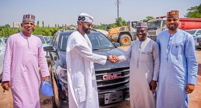 2027: Defence Minister Gifts Vehicles to Eight Zamfara Lawmakers Who Returned to APC